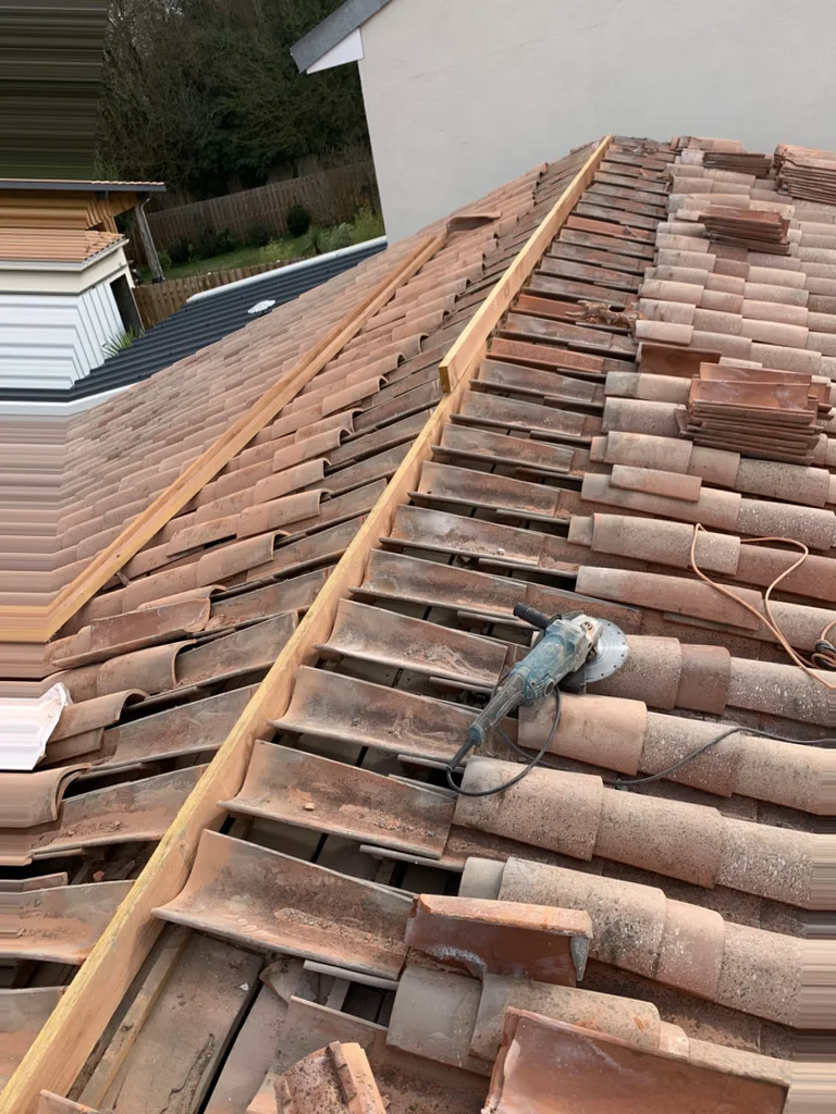 Reprise d’une ligne de toiture — avant les travaux de finition